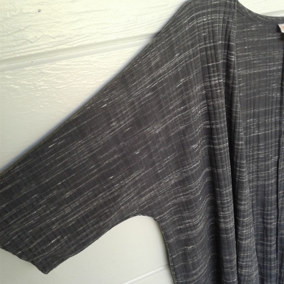 LuLaRoe Lindsey Gray Duster Cardigan Medium - Picture 3 of 8